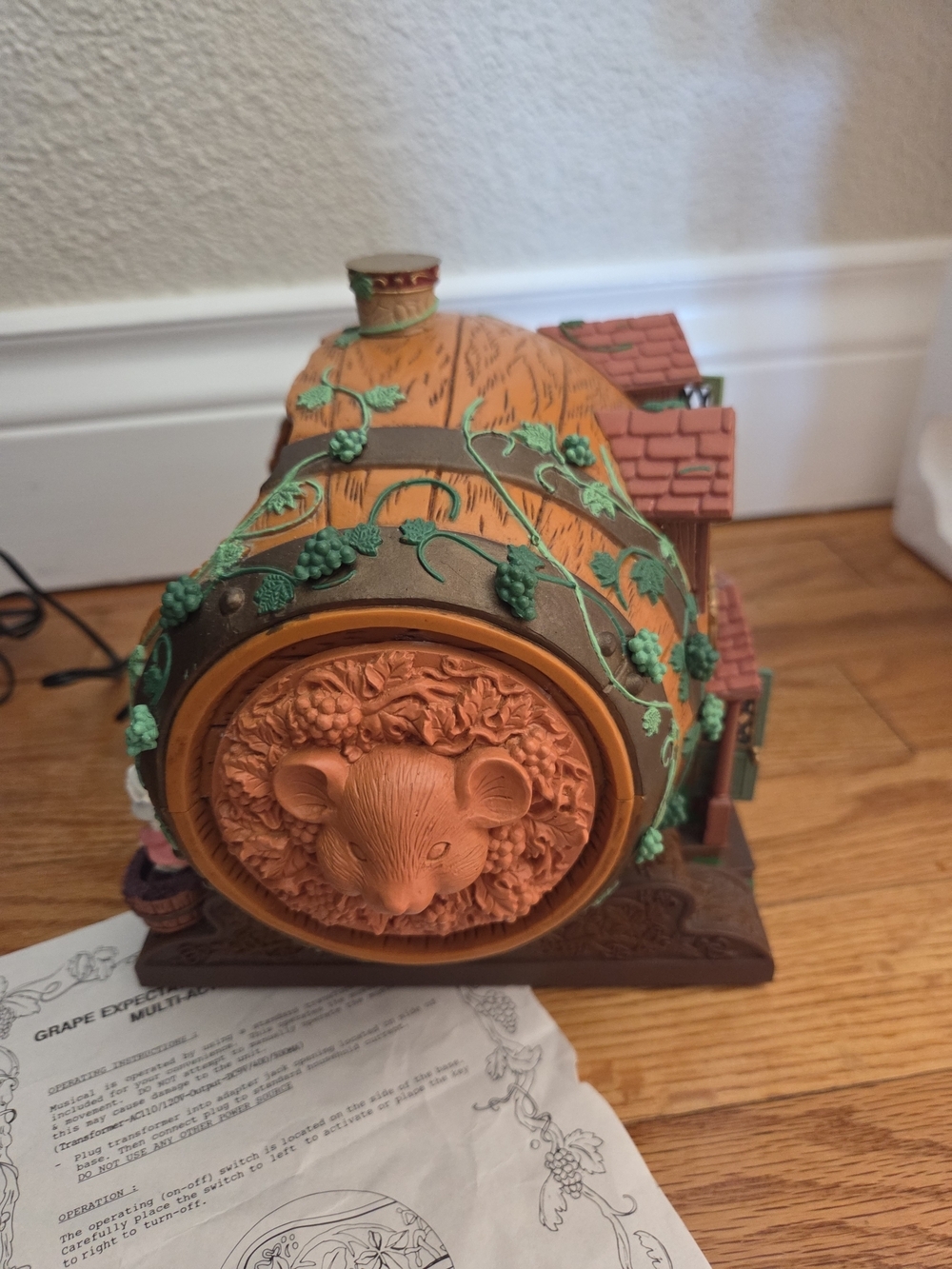 Vintage Enesco Winery Scene Figurine with Green, Brown and Purple Details - Picture 7 of 8